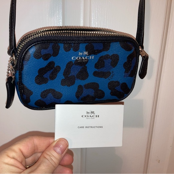 Coach Cross Body - Picture 3 of 11